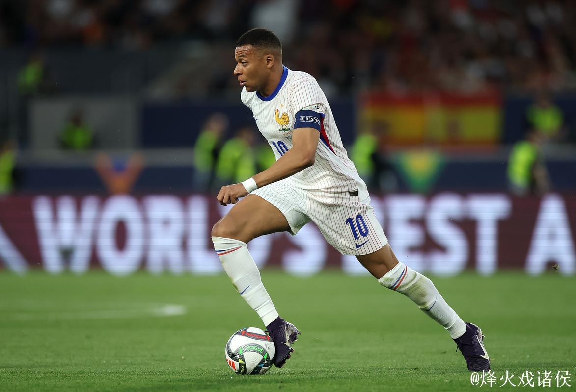 亚马尔超越姆巴佩创历史新纪录,铁卫双响助力 亚马尔超越姆巴佩创历史新纪录,铁卫双响助力