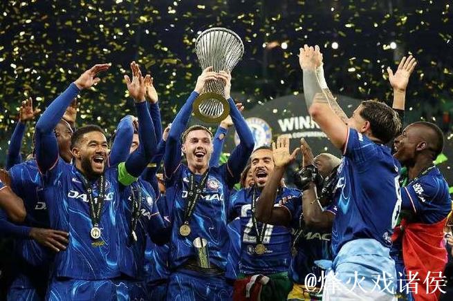 舒波莫廷与贝尔合影讨论比赛：切尔西赢得实至名归的胜利