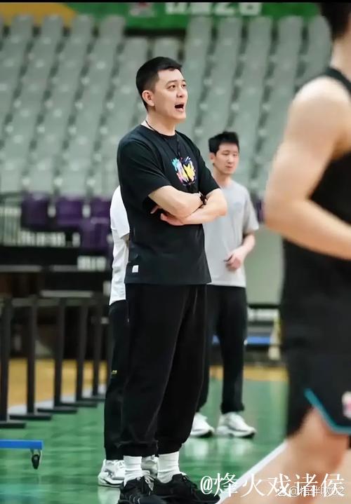 杨鸣揭秘辽宁男篮大胜广厦16分背后的真相 杨鸣揭秘辽宁男篮大胜广厦16分背后的真相